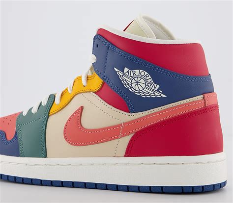 Sneaker Technology: What Makes the Magic wmber jordan 1 Stand Out?